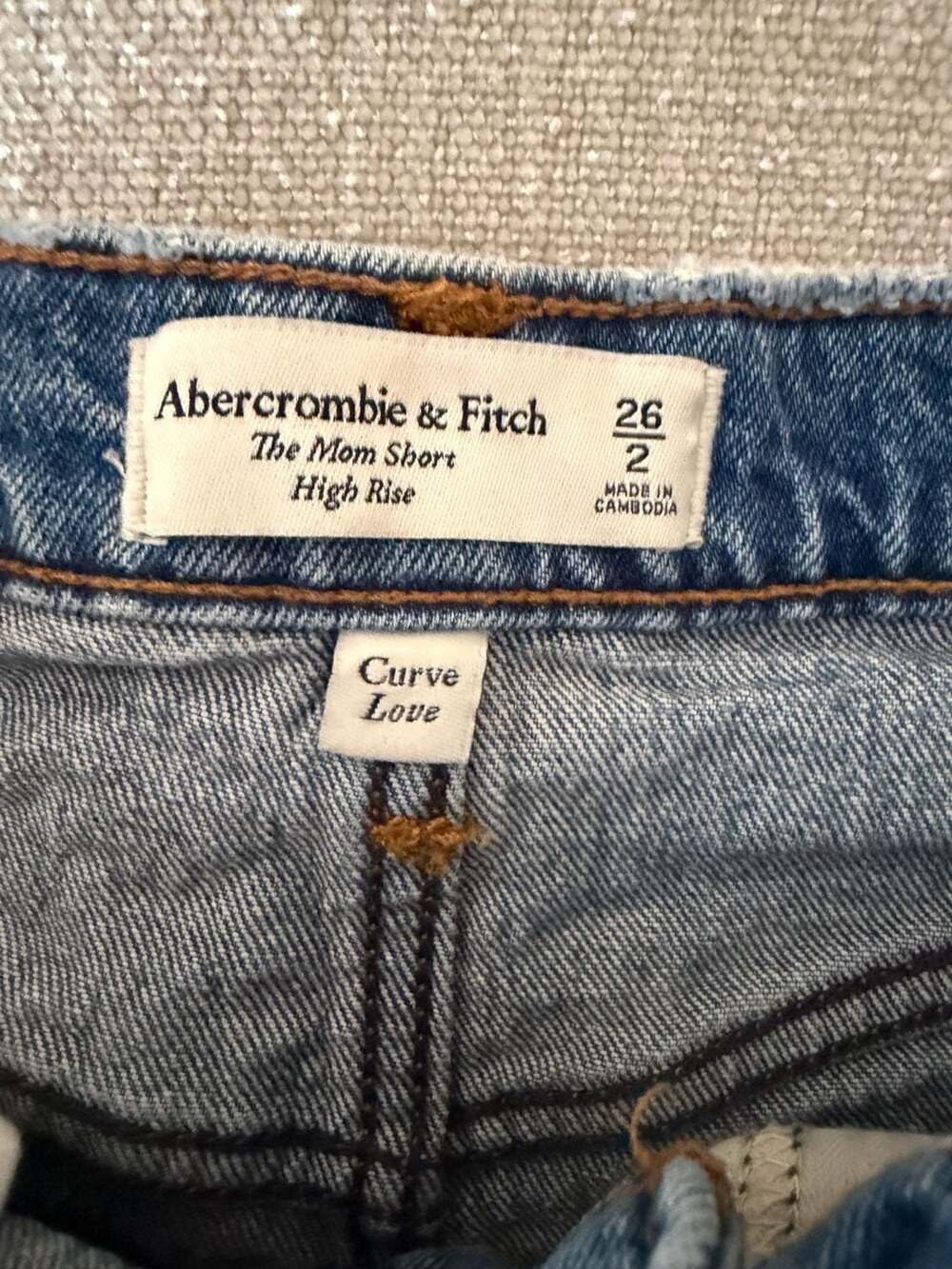 Abercrombie & Fitch - Picture 3 of 5